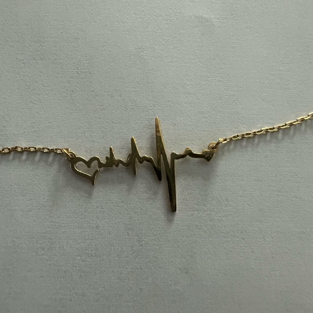 Dainty Heartbeat Necklace
